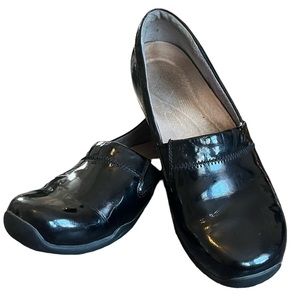 Ahnu slip on loafers SZ 10 Euro 41, Black Patent Leather. Very little wear